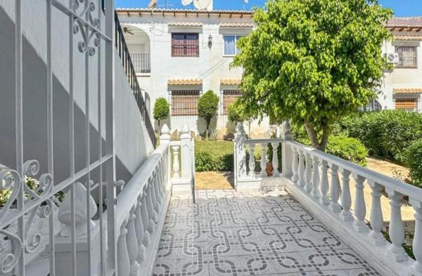 Chalet adosado en Los Balcones - Los Altos del Edén, Torrevieja photo 2