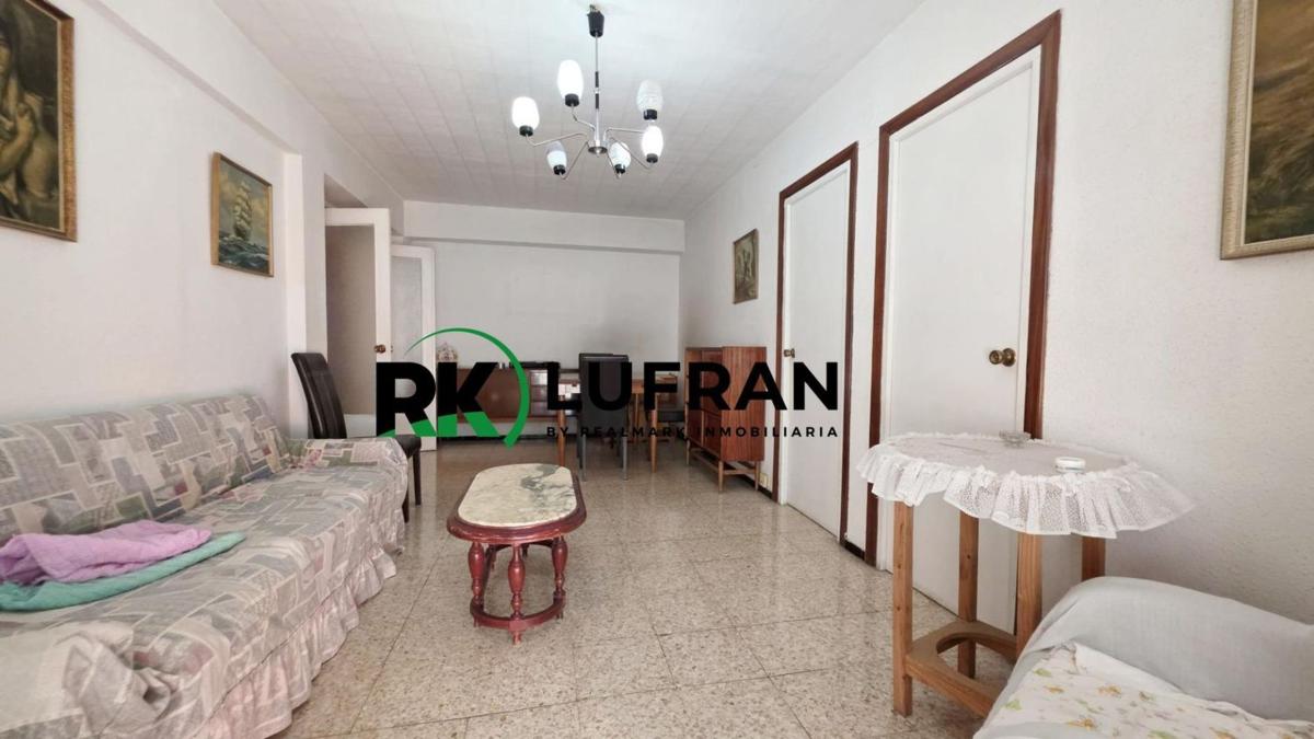 Venta de piso en Piso en Calle Alonso Cano, Carolinas Altas, Alicante / Alacant, Alicante / Alacant
 photo 3