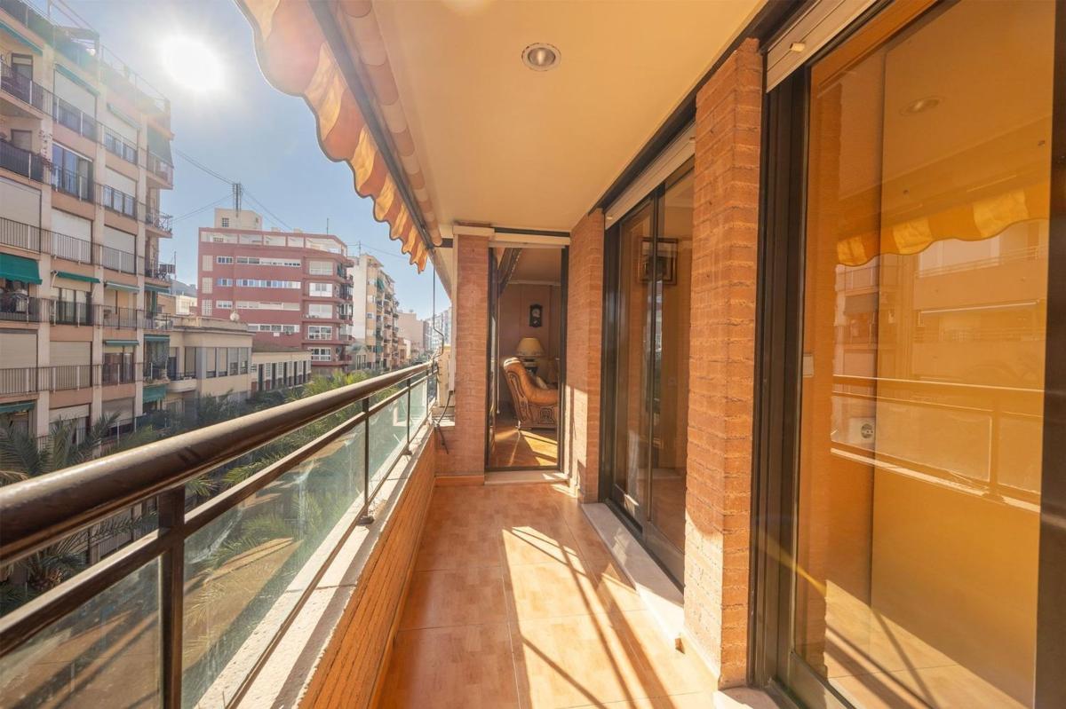Venta de piso en Piso en Calle San Vicente, San Antón, Alicante / Alacant, Alicante / Alacant
photo 2