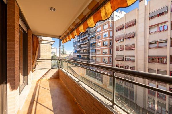 Venta de piso en Piso en Calle San Vicente, San Antón, Alicante / Alacant, Alicante / Alacant
thumbnail 2