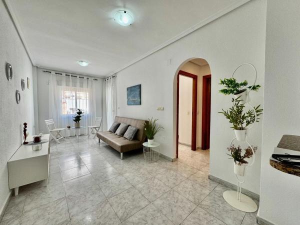 Venta de piso en Piso en Calle San Pascual, Centro - Muelle Pesquero, Torrevieja, Torrevieja
 photo 1
