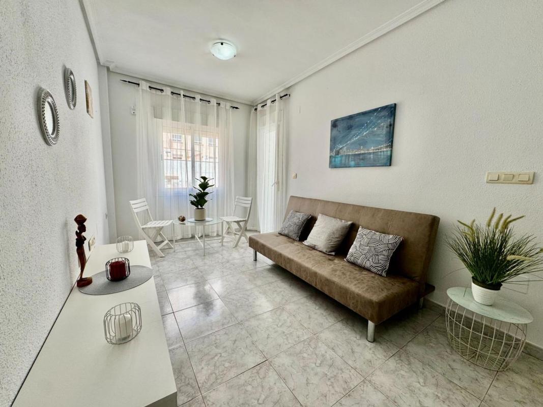 Sale of apartment in Piso en Calle San Pascual, Centro - Muelle Pesquero, Torrevieja, Torrevieja
photo 2
