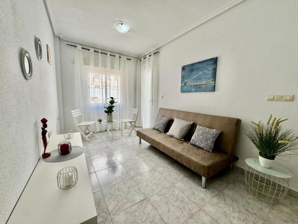 Venta de piso en Piso en Calle San Pascual, Centro - Muelle Pesquero, Torrevieja, Torrevieja
 photo 2