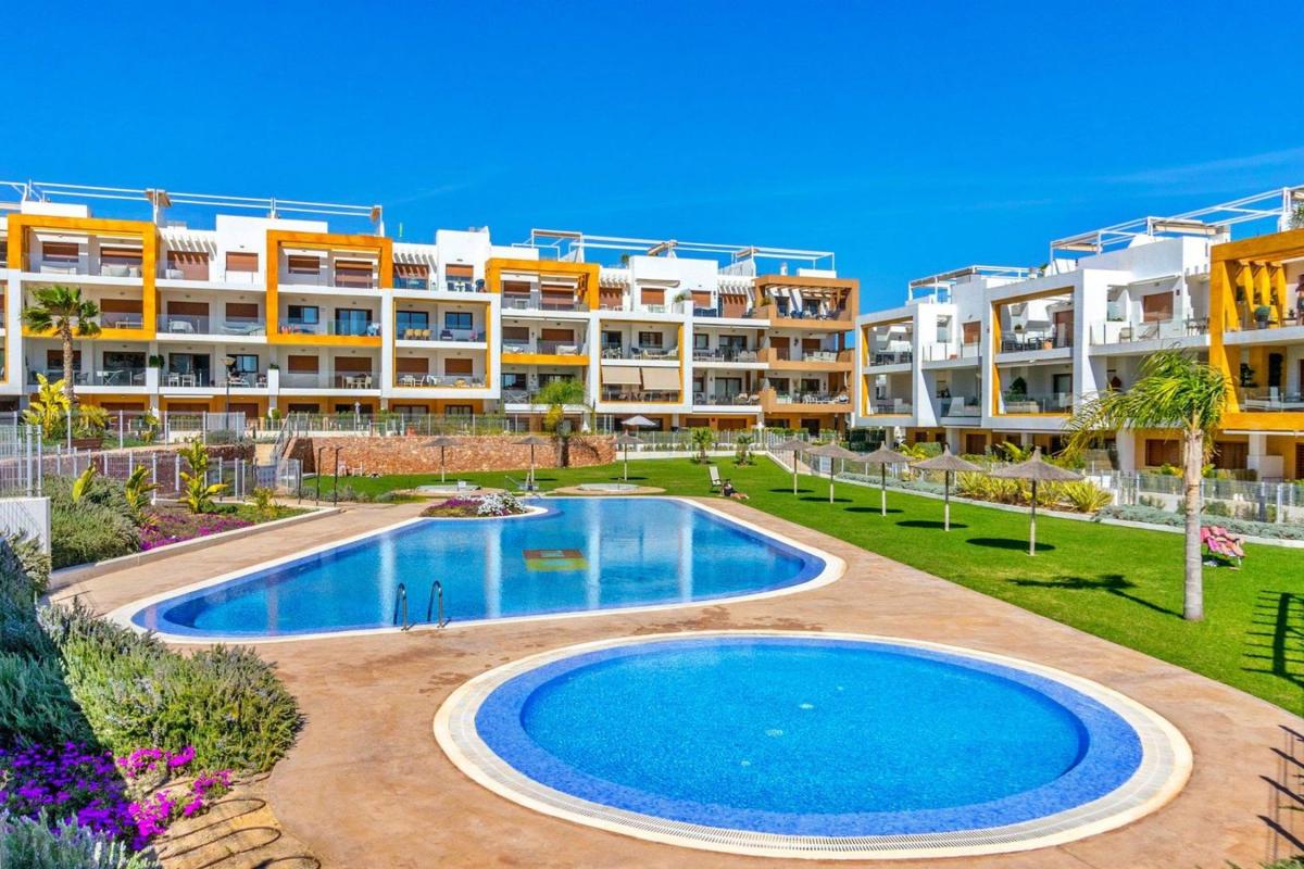 Sale of apartment in Piso en Calle Canela, Villamartín, Orihuela, Orihuela
photo 1