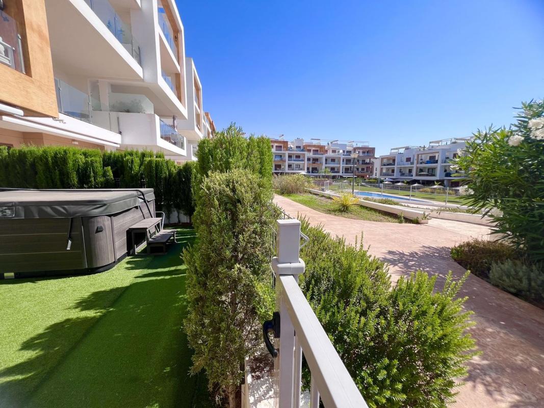 Sale of apartment in Piso en Calle Canela, Villamartín, Orihuela, Orihuela
photo 3