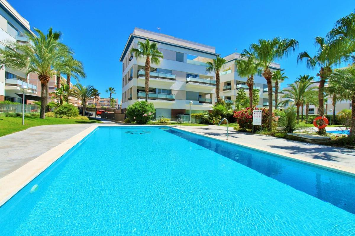 Venta de piso en Piso en Calle Canela, Villamartín, Orihuela, Orihuela
photo 2