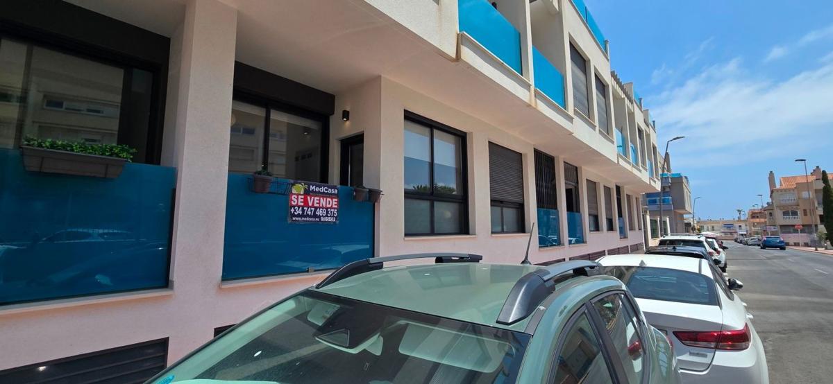 Venta de piso en Piso en Calle María Gil Vallejos, 32, Avenida Habaneras - Curva de Palangre, Torrevieja, Torrevieja
 photo 2