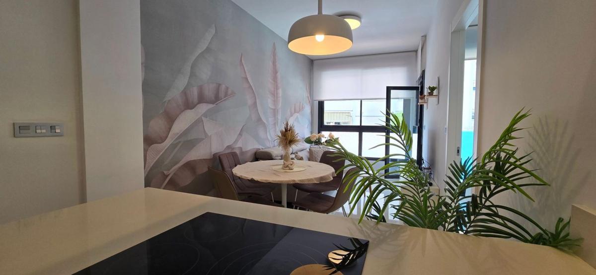 Venta de piso en Piso en Calle María Gil Vallejos, 32, Avenida Habaneras - Curva de Palangre, Torrevieja, Torrevieja
 photo 5