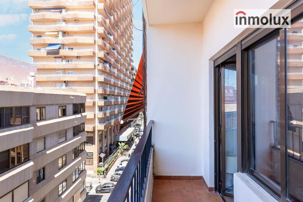 Продажа квартиры на Piso en Calle Poeta Vila y Blanco, Ensanche-Diputación, Alicante / Alacant, Аликанте / Алакант
photo 2