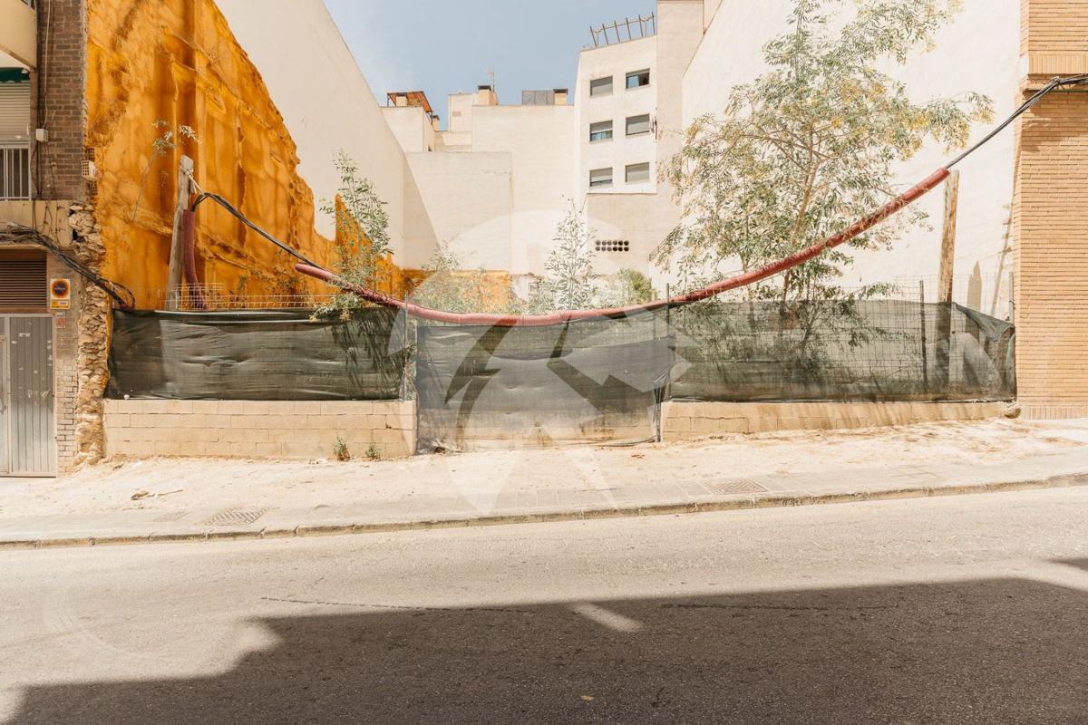 Terreno en venta en Alicante / Alacant, Alicante photo 1