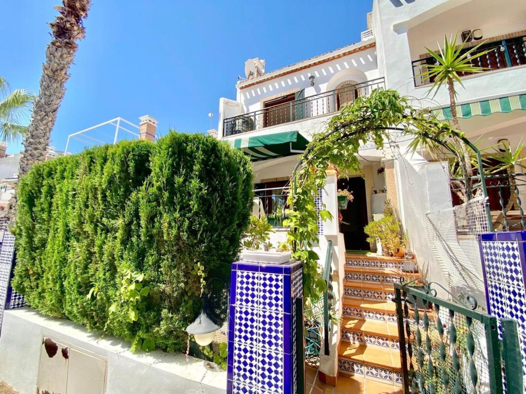 Sprzedaż niezależnego domku jednorodzinnego w Casa o chalet en Villamartín, Orihuela, Orihuela photo 1