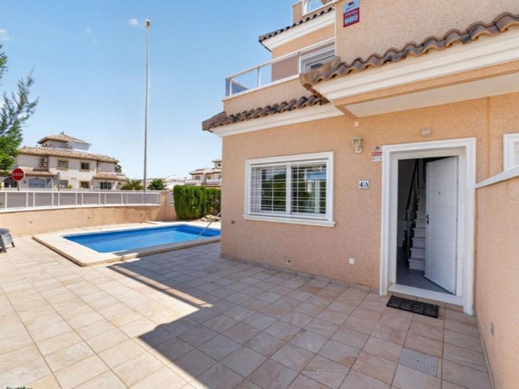 Sprzedaż niezależnego domku jednorodzinnego w Casa o chalet en Lomas de Cabo Roig, Orihuela, Orihuela photo 3