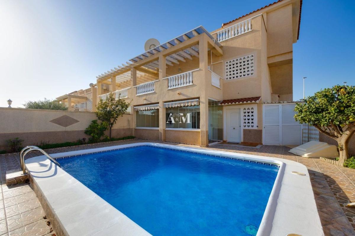 Sprzedaż niezależnego domku jednorodzinnego w Casa o chalet en La Ciñuelica - Villa Rosa, Orihuela, Orihuela photo 1