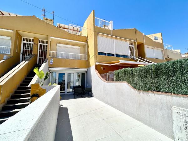 Venta de piso en Piso en Paseo de los Conquistadores, La Veleta, Torrevieja, Torrevieja
 photo 1