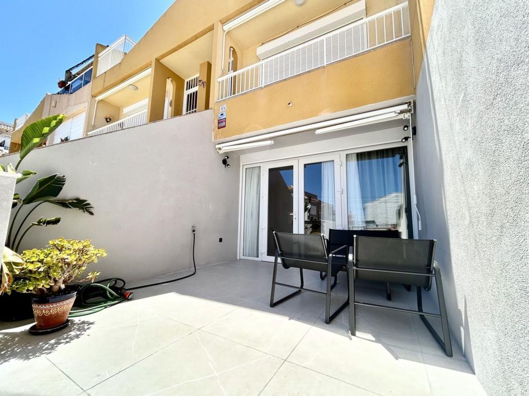Venta de piso en Piso en Paseo de los Conquistadores, La Veleta, Torrevieja, Torrevieja
 photo 2