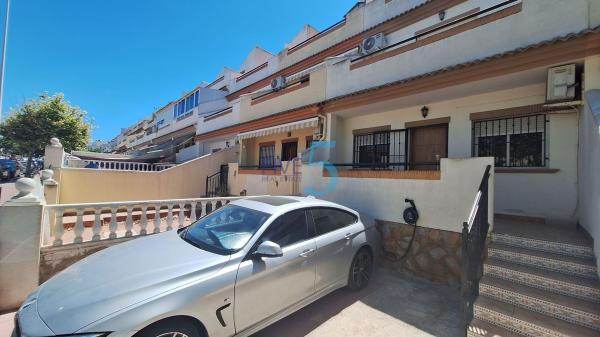 Chalet independiente en venta en Casa o chalet en Parque Acuático - Sector 25, Torrevieja, Torrevieja
photo 1