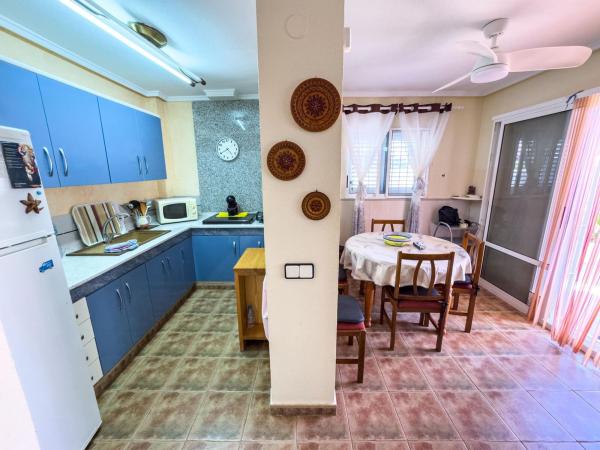 Chalet pareado en Calle de Martin Luther King, 27, Zona los Frutales, Torrevieja photo 4