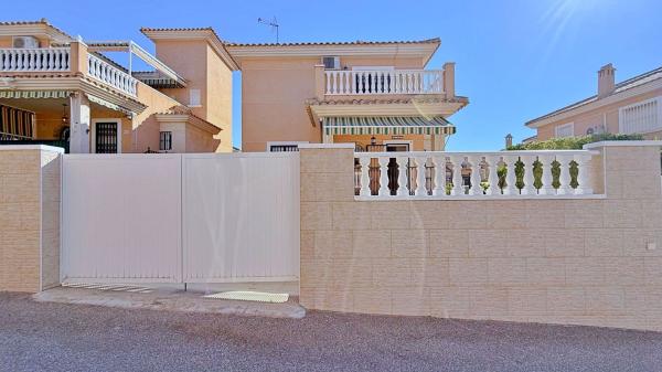 Casa o chalet independiente en Calle las Rosas, Playa Flamenca, Orihuela photo 2