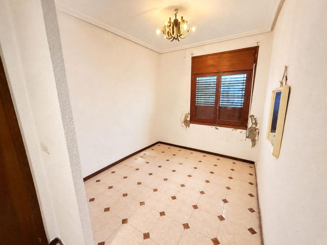 Sale of apartment in Piso en Calle València, Carolinas Bajas, Alicante / Alacant, Alicante
 photo 4