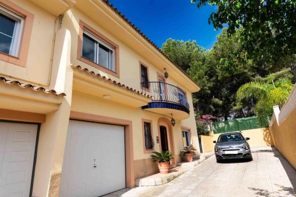 Частный шале на продаже в  Casa o chalet en L'Albir, Alfaz del Pi, Алфаз дель Пи photo 4