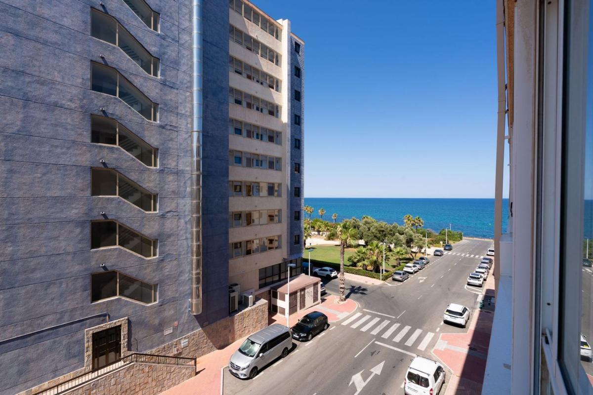 Venta de piso en Piso en Avenida de las Sirenas, Miramar - Torre del Moro, Torrevieja, Torrevieja
photo 2