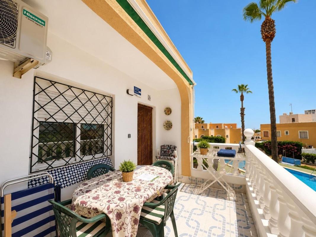 Sale of independent chalet in Casa o chalet independiente en Avenida Corinto, Torreblanca, Torrevieja, Torrevieja
photo 1
