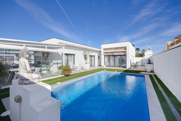 Independent chalet for sale in Casa o chalet en Calle Santa Pola, 37, Formentera del Segura, Formentera del Segura
thumbnail 1