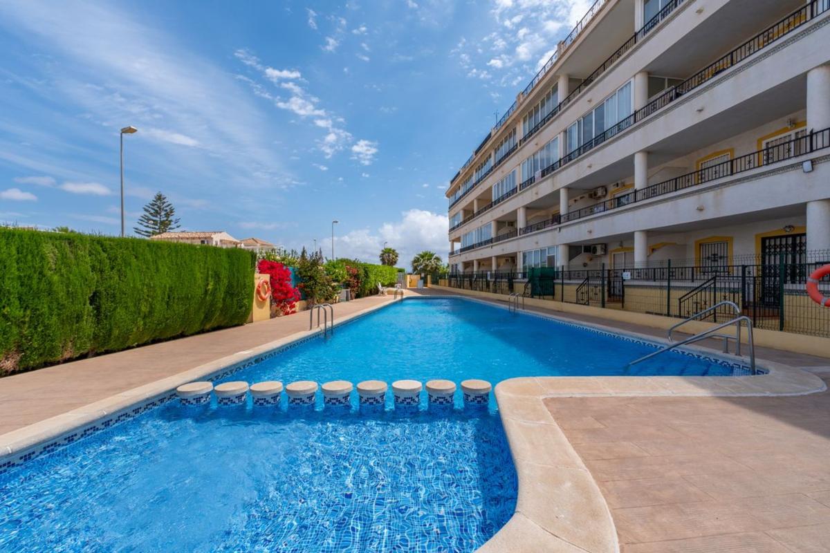 Venta de piso en Piso en Calle los Geranios, 32, Playa Flamenca, Orihuela, Orihuela
photo 2
