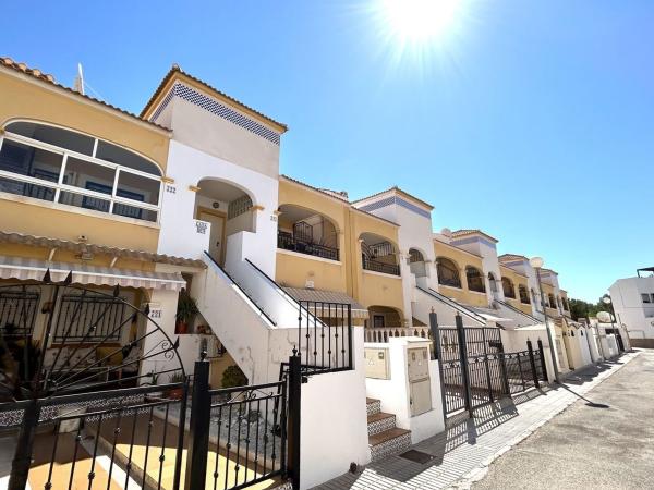 Sale of flat in Piso en Calle Lagunas de Ruidera, 722, Zona Lago - Los Almendros, Orihuela, Orihuela
 photo 1