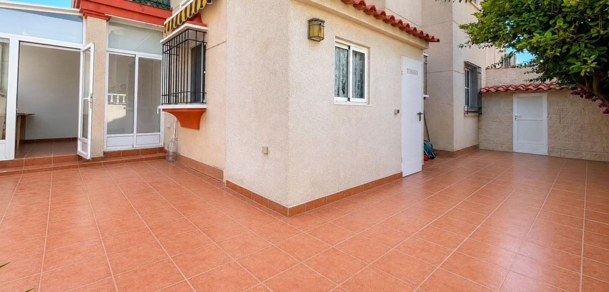 Venta de piso en Piso en Calle Guapiles, 1, Playa Flamenca, Orihuela, Orihuela
photo 2