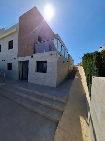 Independent chalet for sale in Casa o chalet en Calle Salinas-Urb los Balcones, 21, Los Balcones - Los Altos del Edén, Torrevieja, Torrevieja
photo 1