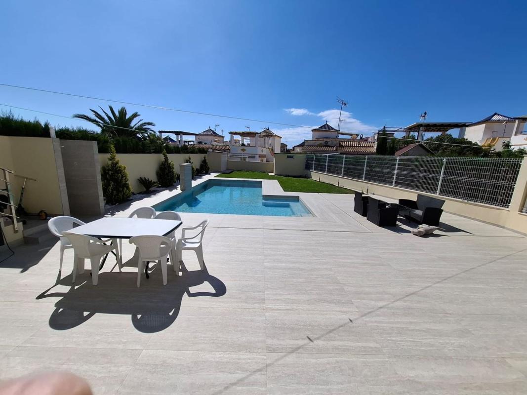 Sale of independent chalet in Casa o chalet en Calle Salinas-Urb los Balcones, 21, Los Balcones - Los Altos del Edén, Torrevieja, Torrevieja
 photo 3
