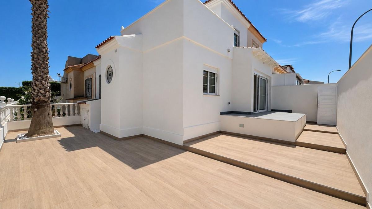Sprzedaż niezależnego domku jednorodzinnego w Casa o chalet en Los Balcones - Los Altos del Edén, Torrevieja, Torrevieja photo 2