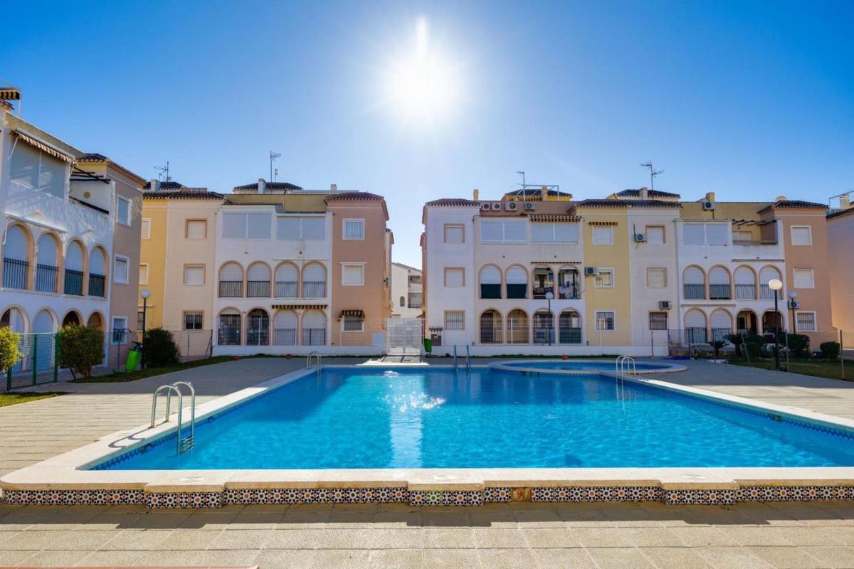 Продажа квартиры на Piso en Calle Urbano Arregui, La Veleta, Torrevieja, Торревьеха
photo 1