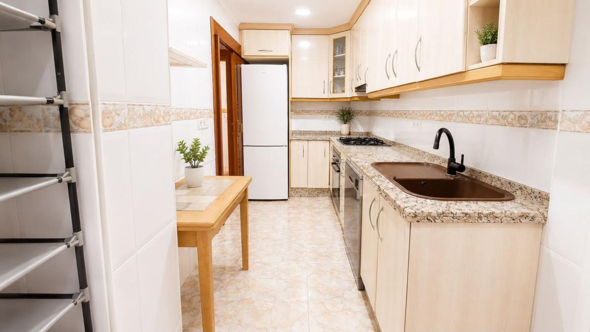 Продажа квартиры на Piso en Inmaculada Del Pla, Plà del Bon Repòs-La Goteta, Alicante / Alacant, Аликанте / Алакант
photo 3