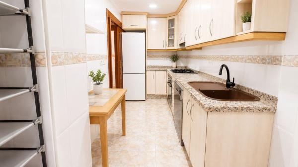 Продажа квартиры на Piso en Inmaculada Del Pla, Plà del Bon Repòs-La Goteta, Alicante / Alacant, Аликанте / Алакант
thumbnail 2