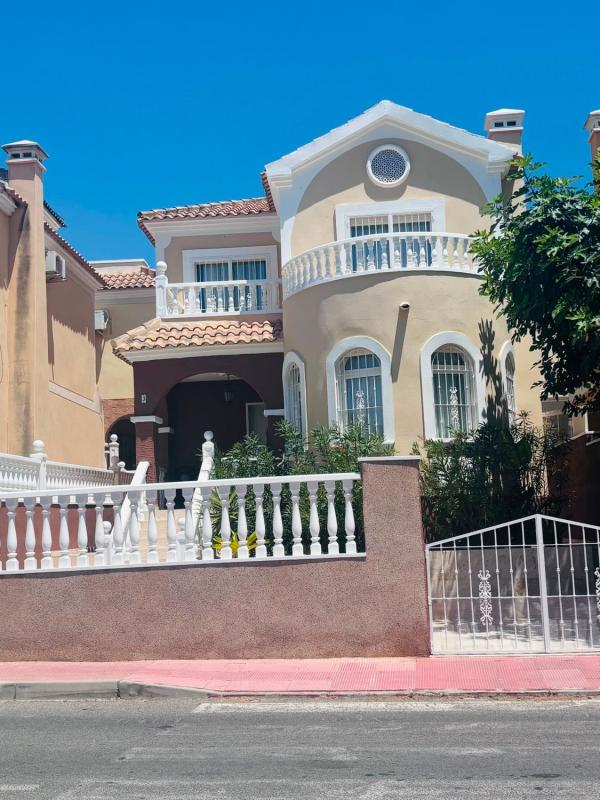 Propiedades en venta y alquiler en España photo 2