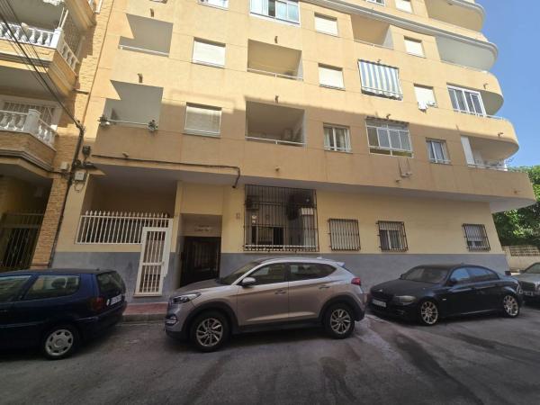 Sprzedaż mieszkania w Piso en Calle Bergantin, Avenida Habaneras - Curva de Palangre, Torrevieja, Torrevieja
 photo 1
