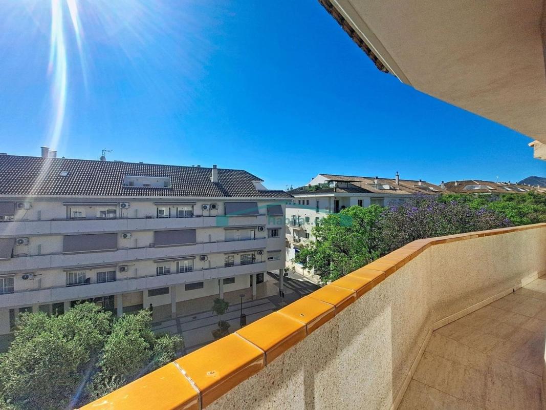 Продажа квартиры на Piso en Altea Pueblo, Altea, Алтея
photo 1