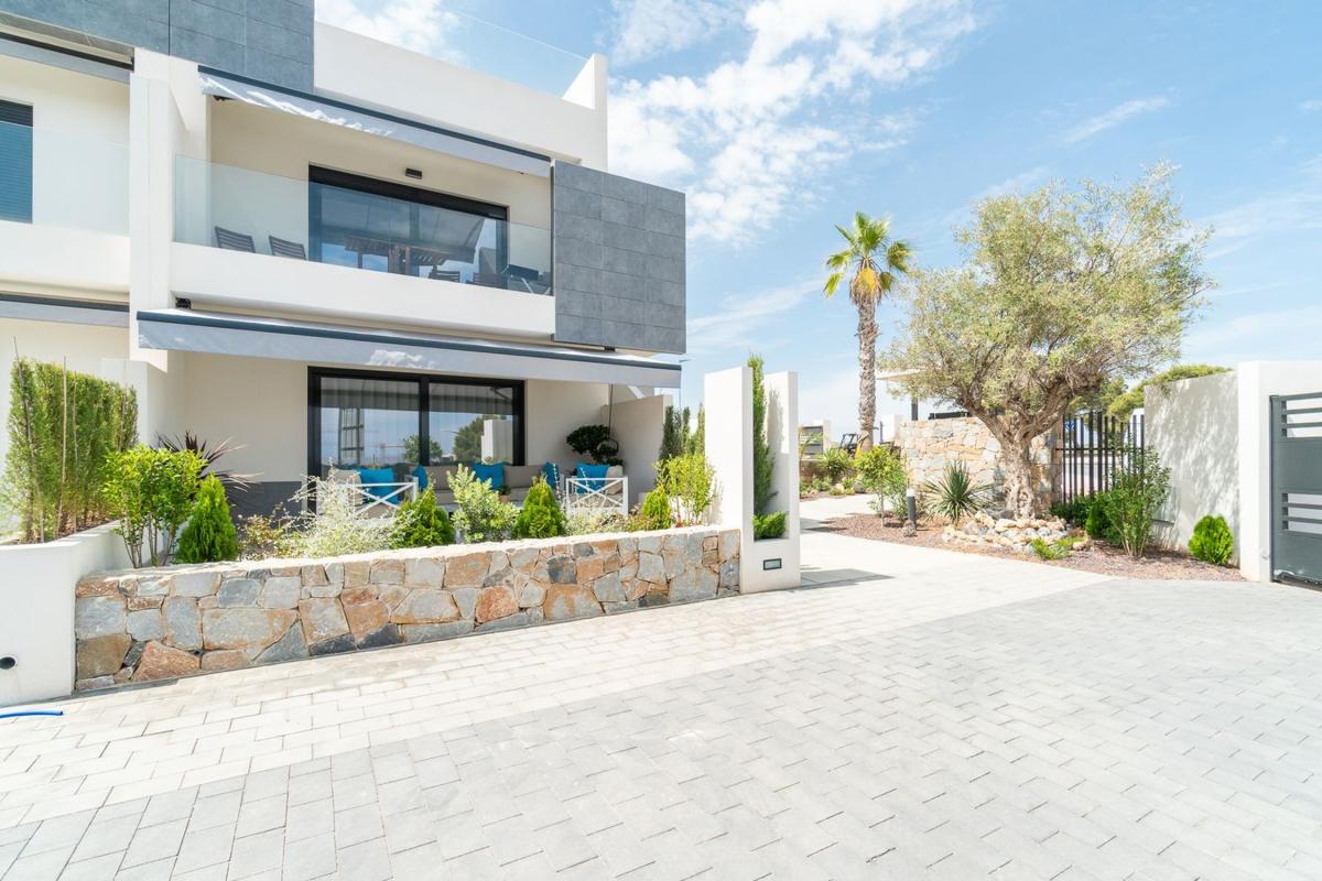 Sale of apartment in Piso en Calle Pego, Los Balcones - Los Altos del Edén, Torrevieja, Torrevieja
photo 1