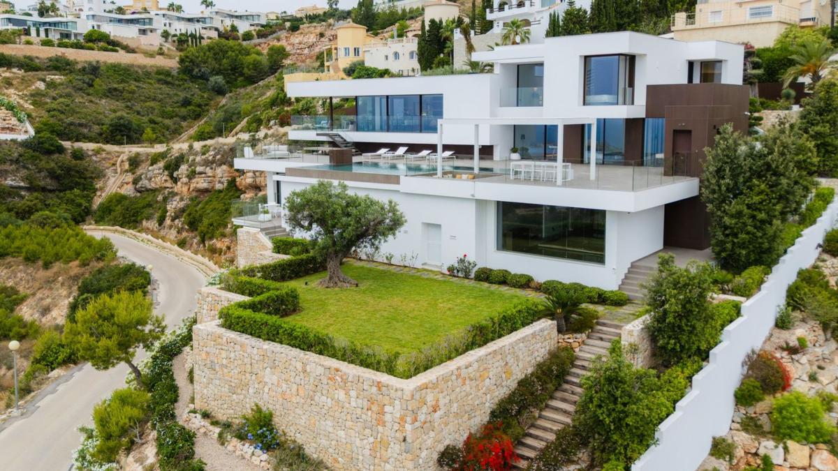 Properties for sale and rent in Spain photo 1