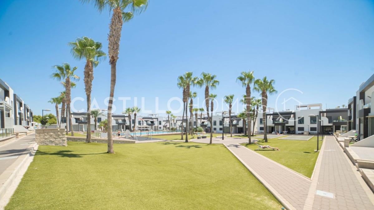 Sale of apartment in Piso en La Zenia, Orihuela, Orihuela
photo 1