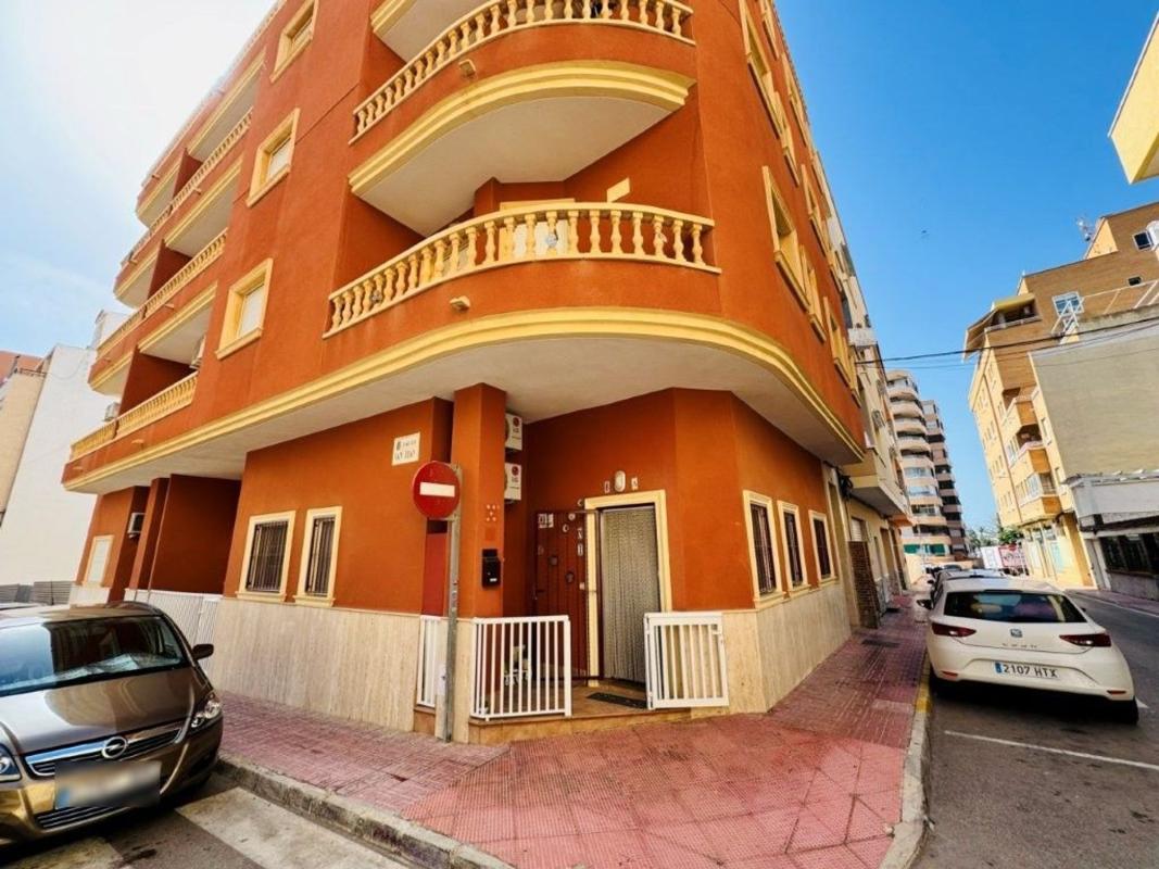 Sprzedaż mieszkania w Piso en Calle Alta, Gaspar Perrelló, Torrevieja, Torrevieja
photo 1