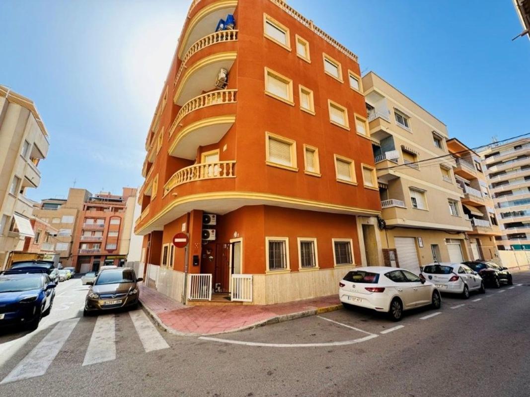 Sprzedaż mieszkania w Piso en Calle Alta, Gaspar Perrelló, Torrevieja, Torrevieja
photo 2