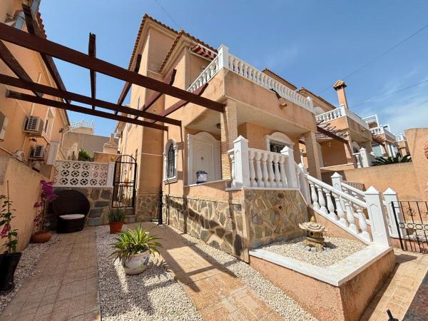 Дуплекс на продажу в Dúplex en Calle Astorga, Blue Lagoon - Galán, San Miguel de Salinas, Сан-Мигель-де-Салинас photo 1