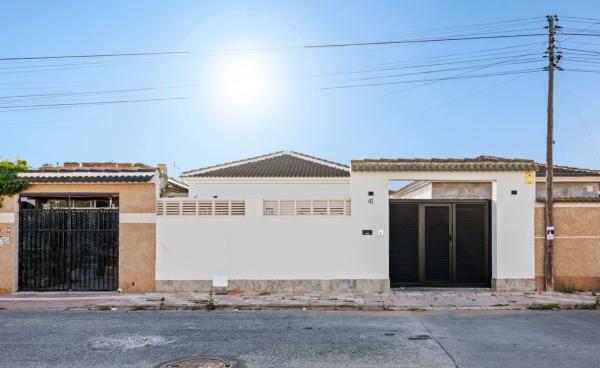Casa o chalet independiente en Calle Weber, 18, La Siesta - El Salado - Torreta, Torrevieja photo 2