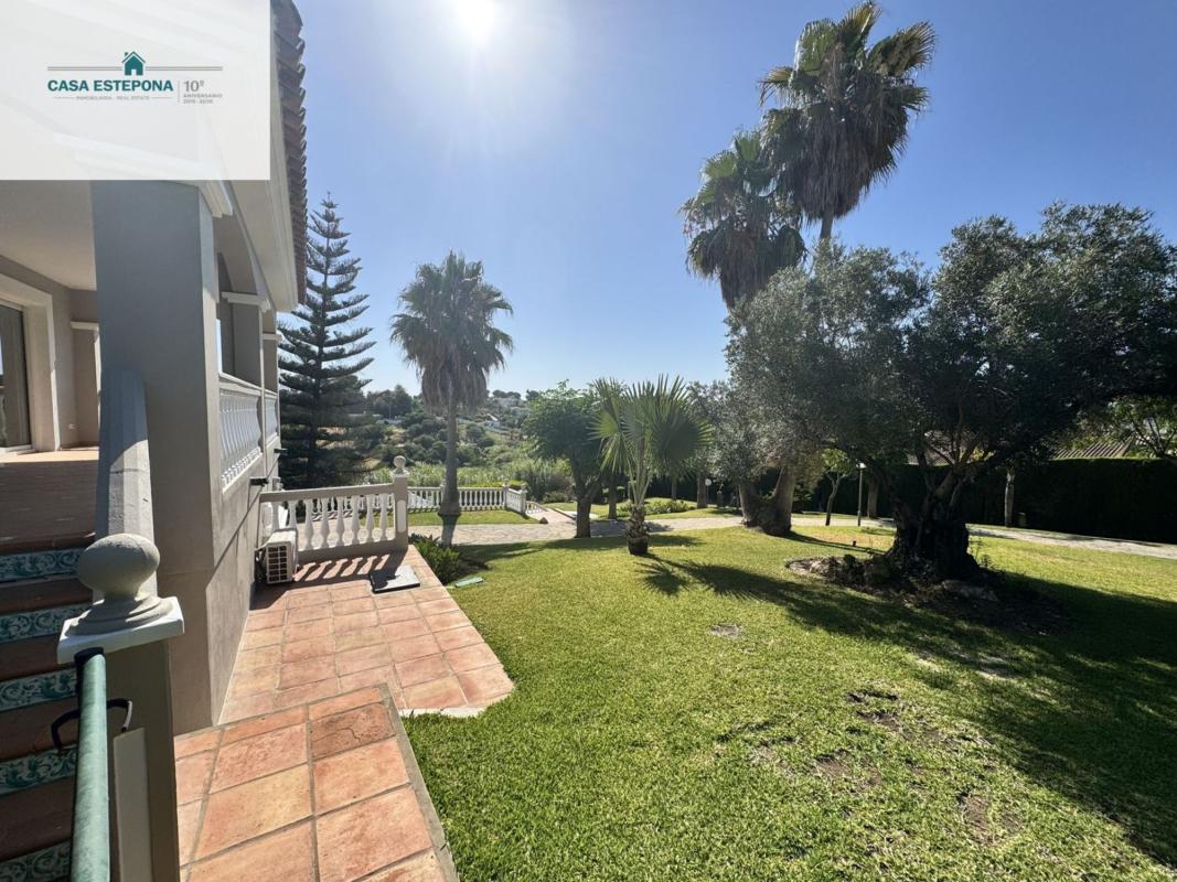 Sale of independent chalet in Casa o chalet en Lomas de Arroyo Judío, Estepona Golf, Estepona, Estepona
photo 2