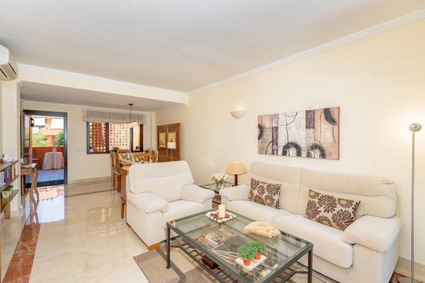 Продажа квартиры на Piso en Torre la Sal s/n, Buenas Noches, Estepona, Эстепона
photo 1