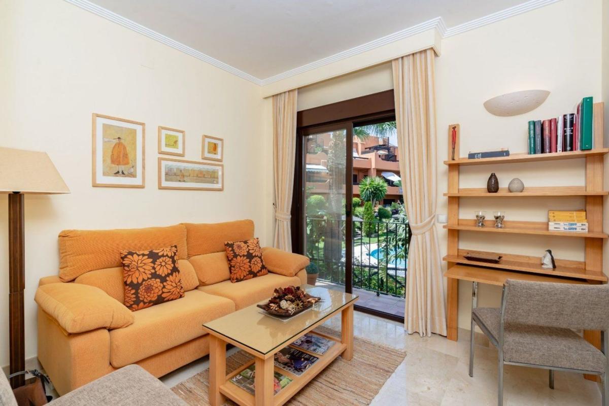 Venta de piso en Piso en Torre la Sal s/n, Buenas Noches, Estepona, Estepona
 photo 5
