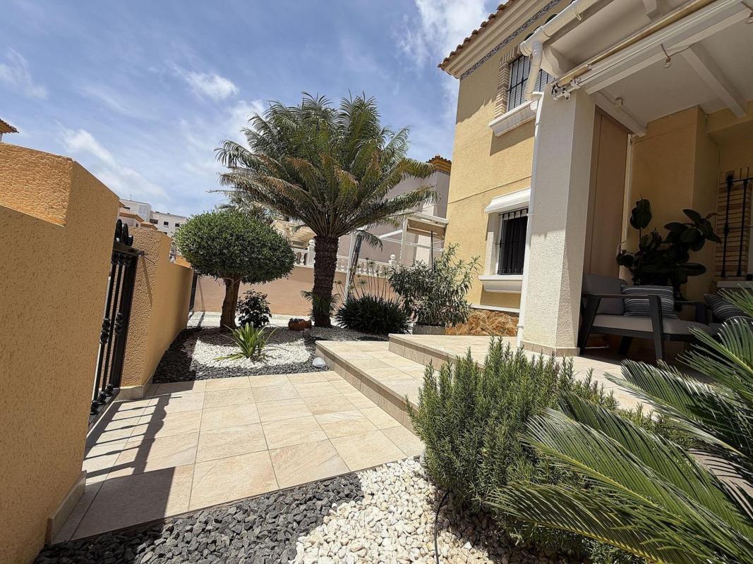 Sale of apartment in Piso en Villamartín, Orihuela, Orihuela
photo 3